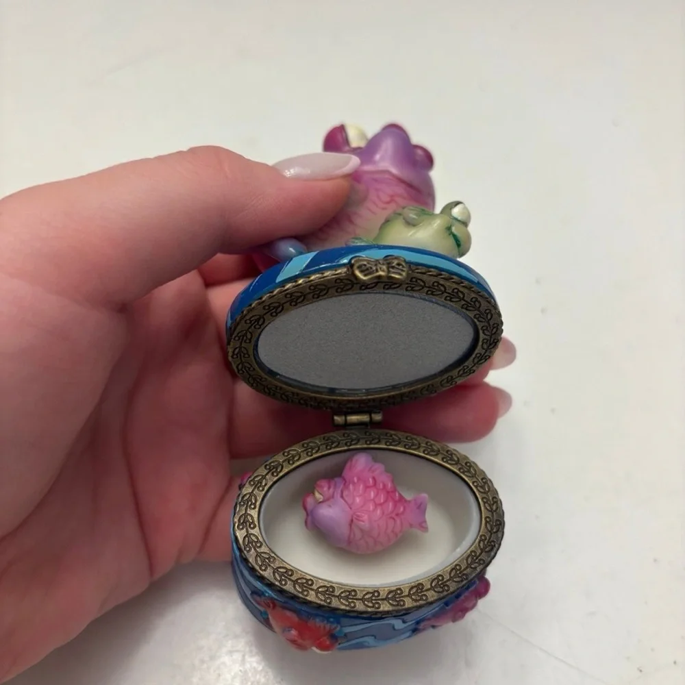 NWT That's Kooky FISH Trinket Box Big Lips and Eyes Purple and Green Fish Blue